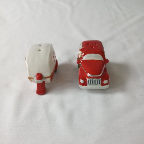 NWT Ceramic Red Vehicle & Camping Trailer Salt & Pepper Set- - Picture 5 of 13